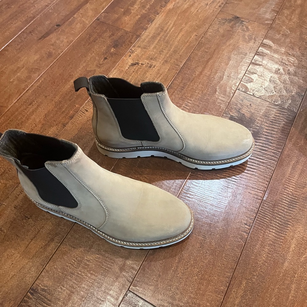 Alpine Design Beige Chelsea Boots